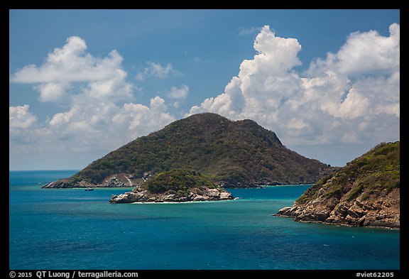 Trac Lon Islets. Con Dao Islands, Vietnam (color)