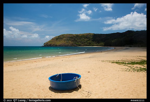 Coracle on Dam Trau Beach. Con Dao Islands, Vietnam (color)