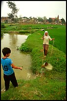 Field irrigation with a swinging bucket. Vietnam