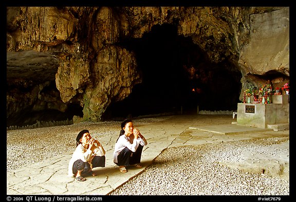 Elderly women praying in Nhi Thanh Cave. Lang Son, Northest Vietnam (color)