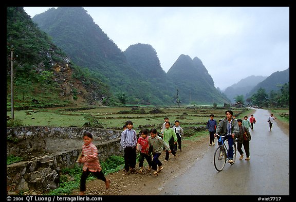 Children returning from school, Ma Phuoc Pass area. Northeast Vietnam (color)