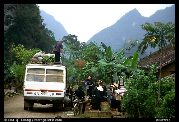 Unloading of a bus in a mountain village. Northeast Vietnam (color)