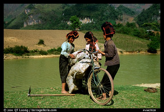Thai women loading a bicycle, near Tuan Giao. Northwest Vietnam (color)