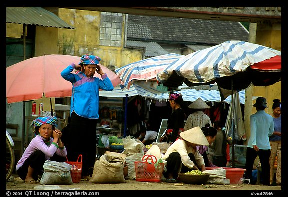 Montagnard women in market, Tam Duong. Northwest Vietnam (color)