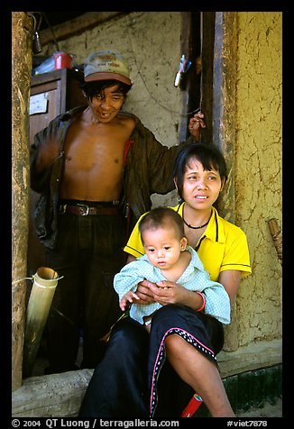 Family in a minority village, between Lai Chau and Tam Duong. Northwest Vietnam (color)