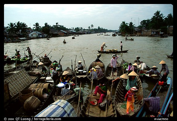 Phung Hiep flaoting market. Can Tho, Vietnam (color)