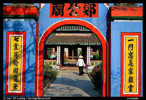 Even far in the south, cultural chinese influence is obvious in this temple. Ha Tien, Vietnam