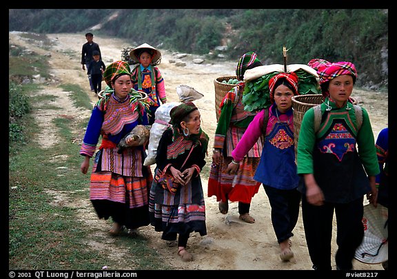 Old and young from the surrounding hamlets hike several hours to the sunday market. Bac Ha, Vietnam