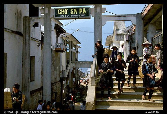 The saturday market. Sapa, Vietnam (color)