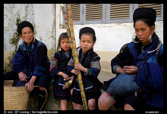 Hmong women kids with sugar cane. Sapa, Vietnam (color)