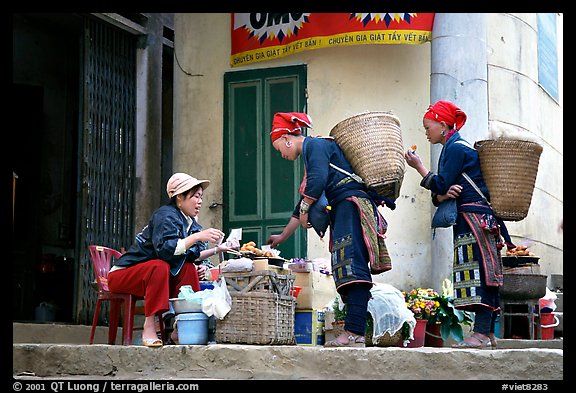 Dzao women shopping. Sapa, Vietnam