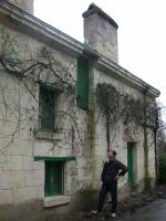 House with grape wine.  ( color)